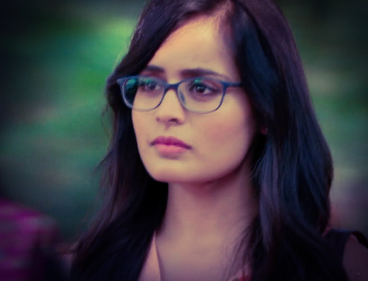 Mishti is the best FL I've ever seen! And I mean it.She's the best bcoz she's beautiful inside and out! She is relatable bcoz she breaks down like every real life person does.She is inspiring bcoz she knows how to stand up after the breakdowns! #YehRishteyHainPyaarKe  #RheaSharma