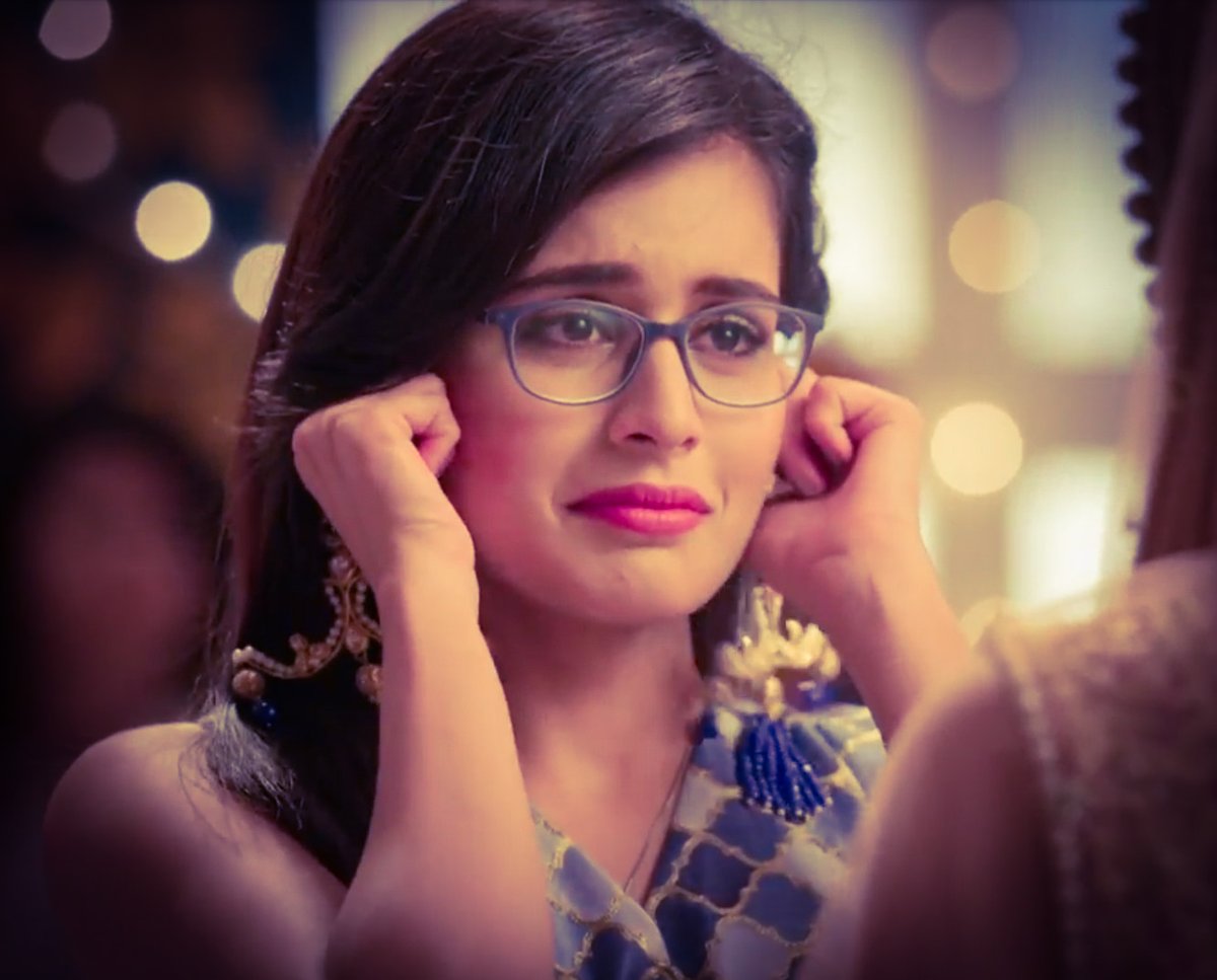 When she makes a mistake she owes to it! She is not afraid of accepting it in front of people! She apologizes when she realises her mistake! It takes a BIG & KIND heart to do it! #YehRishteyHainPyaarKe  #RheaAsMishti