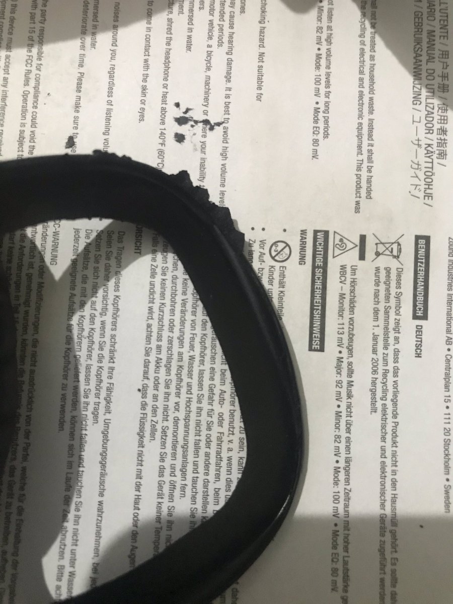 WithoutTheHood's tweet photo. @cromaretail  Purchased headphones form the chroma Store in Borivali .... Marshall Major II headphone. The ear support cushion just got separated from the base, it just tore from the base where it was tugged in. Have just used it a few time disappointing. Looking for a solution https://t.co/z1aRF8EF5z