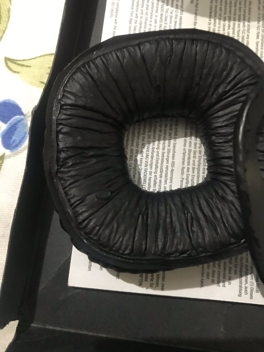 WithoutTheHood's tweet photo. @cromaretail  Purchased headphones form the chroma Store in Borivali .... Marshall Major II headphone. The ear support cushion just got separated from the base, it just tore from the base where it was tugged in. Have just used it a few time disappointing. Looking for a solution https://t.co/z1aRF8EF5z