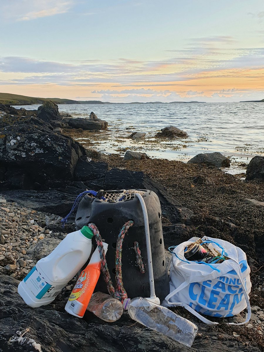 Summer nights in #Shetland means it never really gets dark. A 10pm wander down the beach for a #2minutebeachclean Too nice to go to bed 😀 #CleanerSeas #CleanerBeaches #plasticpollution #DunnaChuckBruck