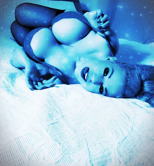 Happy #SaturdayMotivation with blue moments ? i wish you a great Weekend ? one good time #SaturdayMorning