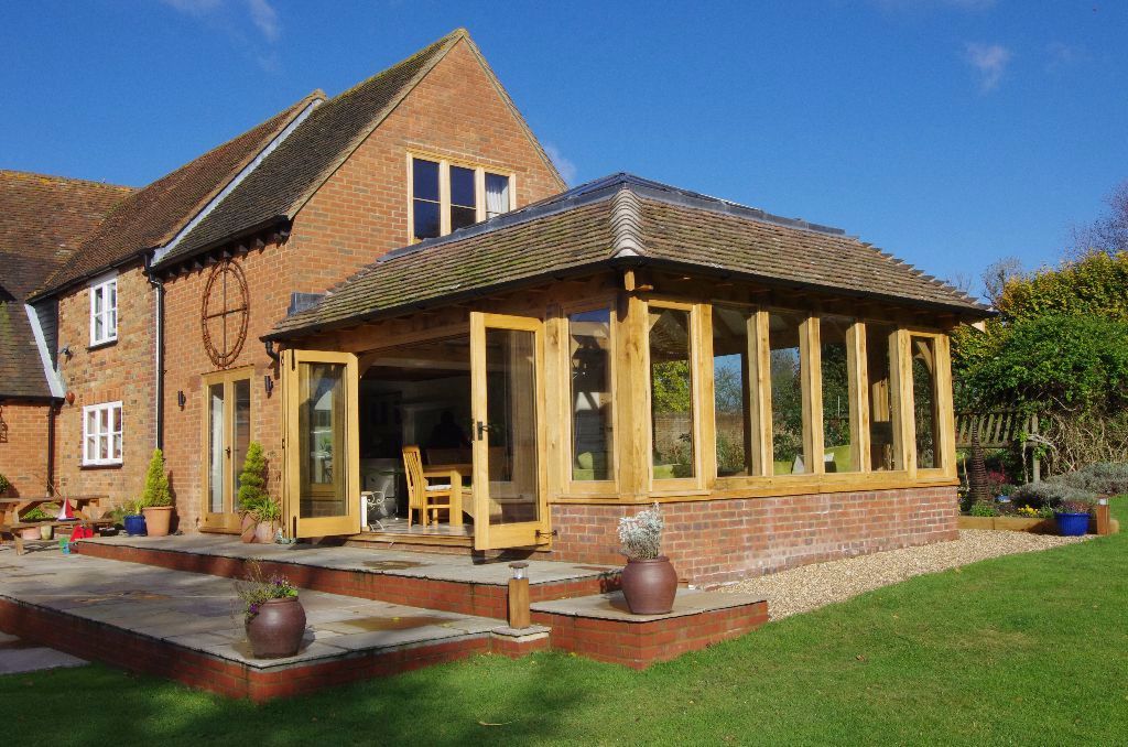 juliusbahn's tweet photo. We think this beautiful #orangery perfectly complements this home. What do you think? #oakproject #oakextension #orangery https://t.co/VytzVTHdxw