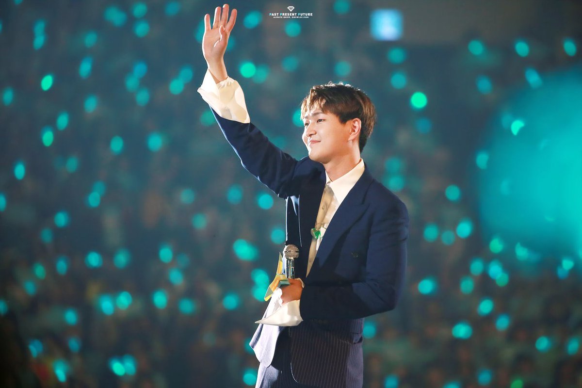  ONEW’S BACK dearest jinki,jinki you’re an amazing singer. you’re an incredible leader. you’re a caring, loving, and an understanding person. you deserve the world. always remember that you are loved and cared for always. we love and miss you so much yours,triz