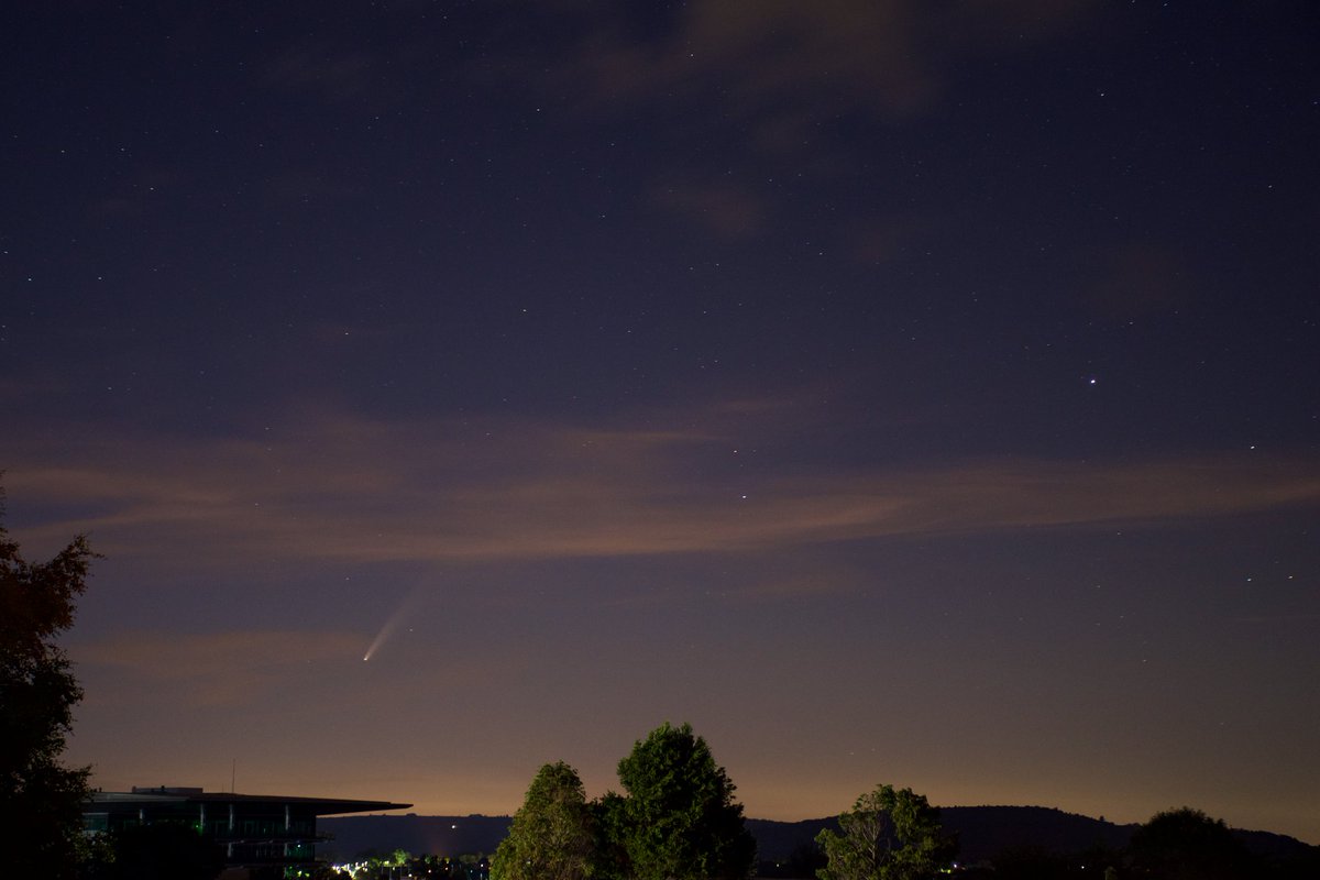 tomchitson's tweet photo. Comet Neowise over @CheltenhamRaces last night.

@BBCGlos @GlosLiveOnline @bbcweather @BBCScienceNews https://t.co/FiwcQlGLyk