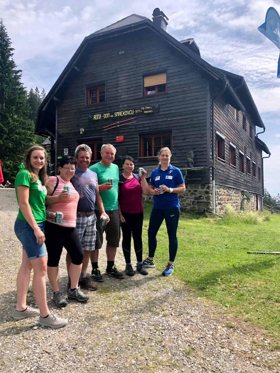 rzs_si's tweet photo. Danes smo se pridružili akciji @lasko_pivo #gremovhribe. Rokometna igrišča smo zamenjali za obisk Smrekovca. Super smo se imeli! 🏞️ https://t.co/9STTPmQTgj