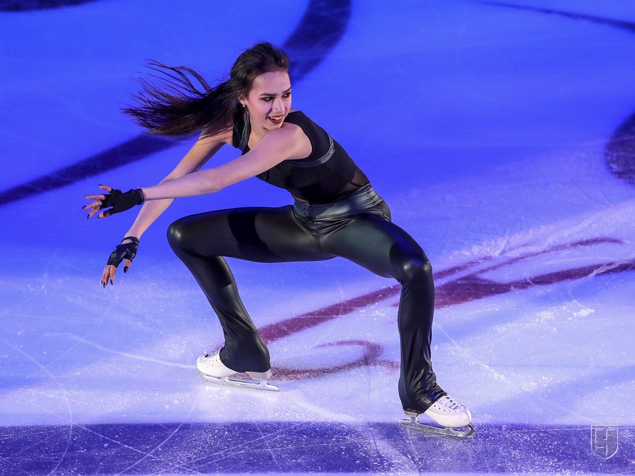 Показательные выступления по фигурному катанию. Показательное выступление фигурное. Анна щербакова олимпиада 2022. Алена косторная фигурное катание. Елизавета туктамышева показательные.