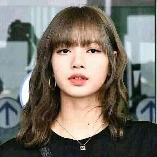 discussionsPH's tweet photo. Lisa wearing a necklace with a letter "M" on it! what is the meaning of this?!

Lisa: Mass Testing https://t.co/85SO2RmO5A