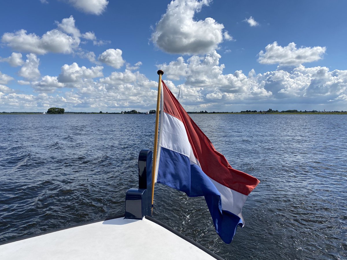 Ton388's tweet photo. @mrmiddendorp hollandse luchten boven de hollandse plassen (Kagerplassen bij Warmond) https://t.co/YkhrsYWVB2