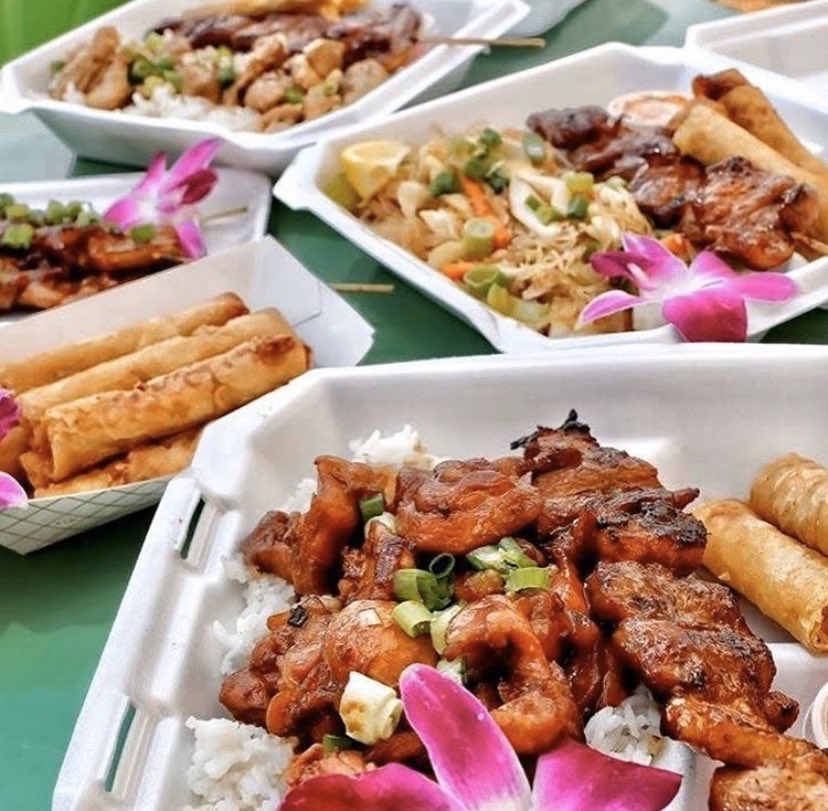StreetFareSA's tweet photo. Smile, it’s Saturday! ☺️🎉 We’ve got a lineup full of deliciousness! #EatLocal with @BobnTimmysTX #BobcatBite @cilantroFT @na_kain & #SaucesSouthernKitchen! #DrinkLocal & grab a six pack to go for $18 or take $1 off one beer!
Open 12-10 PM! Masks are required while not seated! https://t.co/HSJpm725Z1