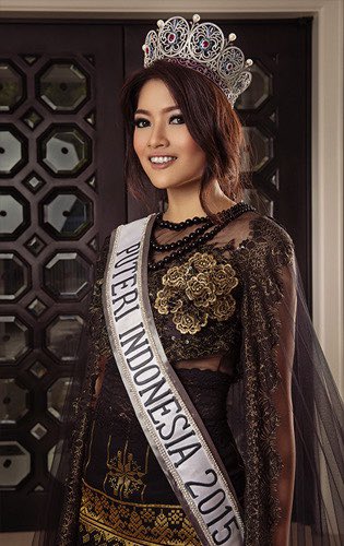 Geser dikit aja ke Jawa Tengah, karena tahun ini Jawa Tengah memenangkan mahkota Puteri Indonesianya yang ketiga melalui Anindya Kusuma Putri di tahun 2015 ini. Anin ini juga merupakan pemenang ajang Gadis Sampul tahun 2008