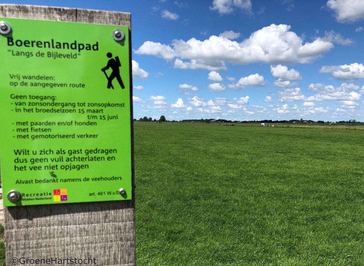 Groenehartstoc1's tweet photo. De #Bijleveld is een veenriviertje dat vroeger een heel belangrijke vaarroute was. Nu loopt er vanaf de #geerkade een #wandelroute langs richting #Wilnis. Onderweg moet je de #veldwetering oversteken met een #pontje. #GroeneHartstocht #Vinkeveen https://t.co/JyPc9MgX4A