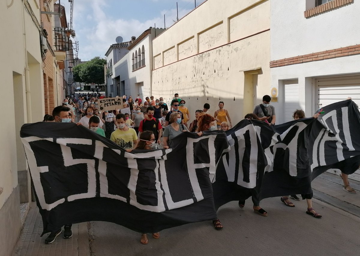 AFAcansorts's tweet photo. Seguirem mobilitzant-nos fins que el projecte d'una nova escola per desmassificar #CanSorts sigui una realitat! Portem 13 anys esperant!!! @educaciocat @JosepBargallo #prouexcuses #proumassificacions #NovaEscolaJa ✊✊ https://t.co/agXvsqwAjn