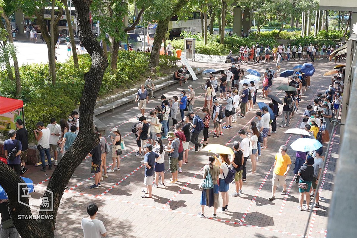XueyingZhang's tweet image. This is what the REVOLUTION looks like! Long lines of HKers voting in the primary DESPITE the national security law and intimidation from China! 
#HongKong
#StandWithHongKong
#HongKongVotes
