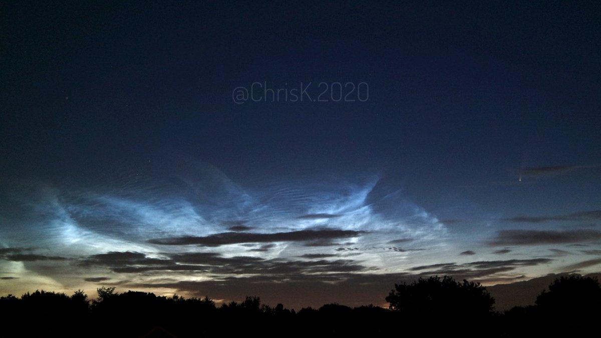 CK_Modules's tweet image. Noctilucent Clouds with Comet NEOWISE on the right (my pic)
#noctilucentclouds #cometNEOWISE @skyatnightmag