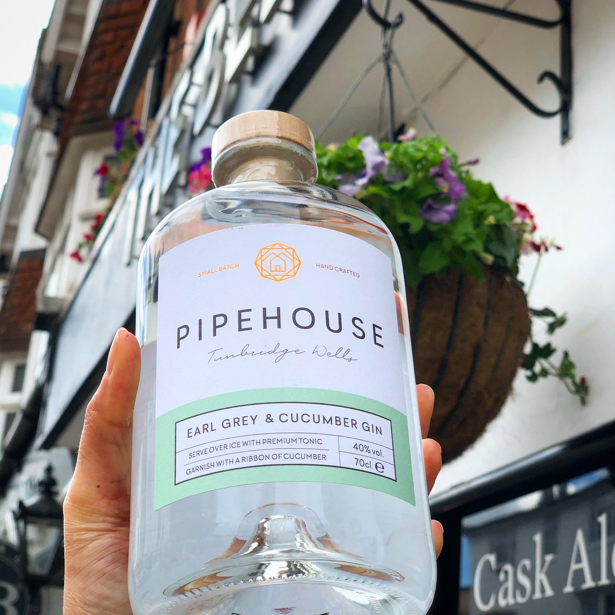 TheBedfordTW's tweet photo. G&T with local @PipehouseTW Tunbridge Wells 👌🏻 🍸
Enjoying Saturday on style 🤩
.
#bedfordtw #supportlocal #mytunbridgewells #ginandtonic #highstreet #pipehousegin #supportsmallbusiness #publife #tunbridgewellspub #mypub #saturday #nightout #ginoclock https://t.co/EeF5o65rJ7