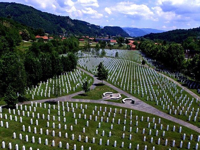 amel_begic's tweet photo. #SrebrenicaGenocide #SrebrenitsaSoykırımı #NeverForgetSrebrenica https://t.co/aOOFYLR2rk