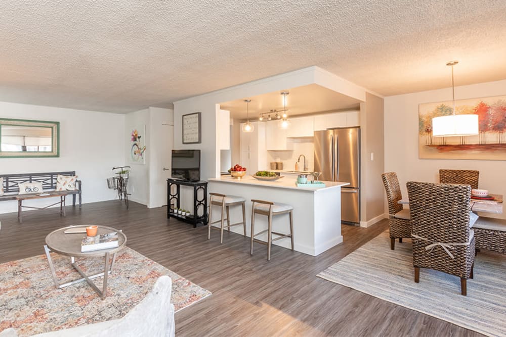 PrimeCorpApts's tweet photo. #Rochester -The Venue -fully furnished apartments available now! https://t.co/s8Vb7D1sel 
-Garage parking 
-Pet Friendly 
-Fitness center 
-Indoor Swimming Pool 
-Picnic area
#corporatetravel #extendedstay #businesstravel #PrimeCorporateApartments #shorttermstay #rochester https://t.co/fYS7vrBsfm