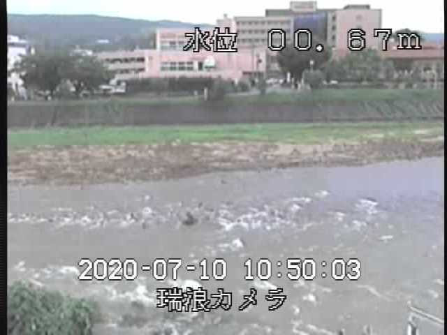 晴川雨読 岐阜県瑞浪市の土岐川 庄内川 が 氾濫危険水位に達しました 下記は 釜戸水位観測所より下流の瑞浪ライブカメラ画像です 左は昨日 右は今のです T Co 36voswczf8