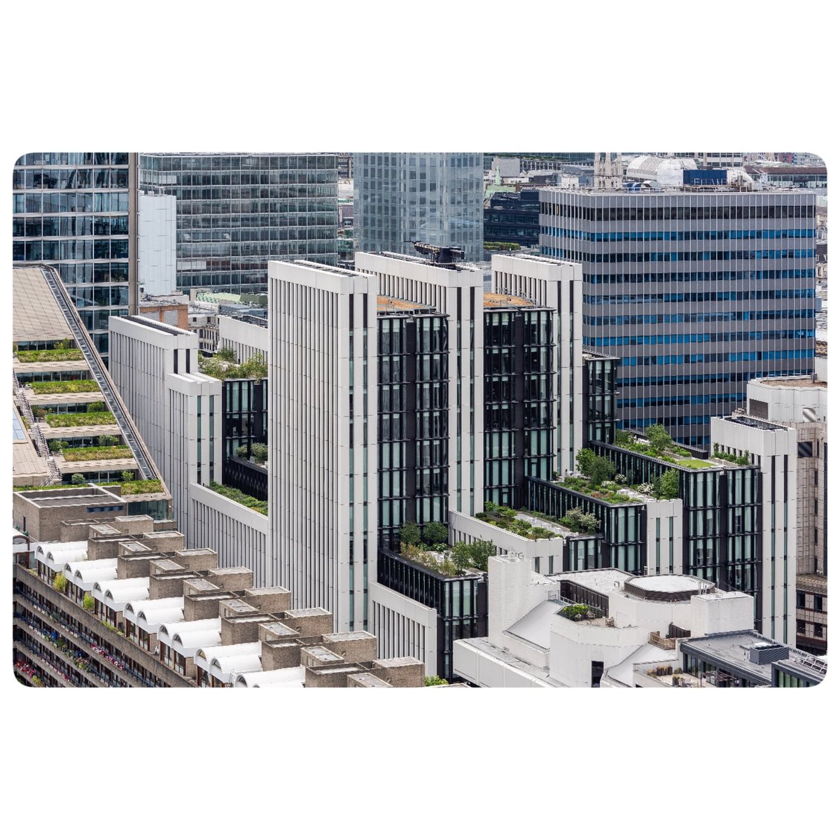 The size and scale of London Wall Place by <a href="/MakeArchitects/">Make Architects</a> is apparent when viewed from above. #architecture #architecturalphotography