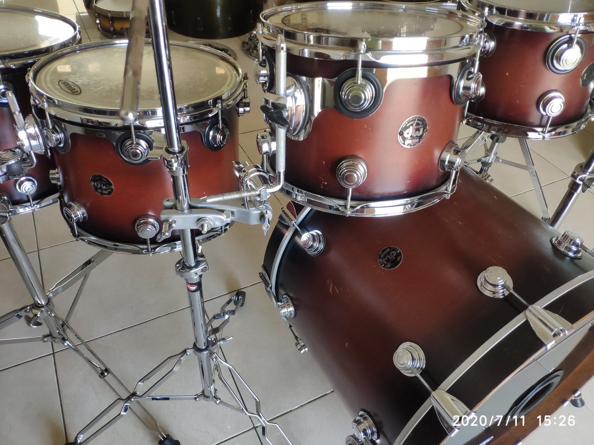 AmadeusMusic2's tweet photo. @DrumBagus WTS Drum DW Collector Series 6pcs Exotic Cherry Candy Black..WA 08125910172 IG amadeusmusicstuff ..thx https://t.co/N0QQleBx22