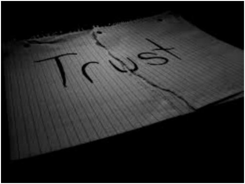 The exchange rate is determined by Supply and Demand for Lira, and these are determined by: -Monetary policy (Central Bank)-Fiscal policy (gov)-The balance of payments (imports/exports, cash flows in & out)-Behavioral finance (trust in the currency, gov & banking sector)