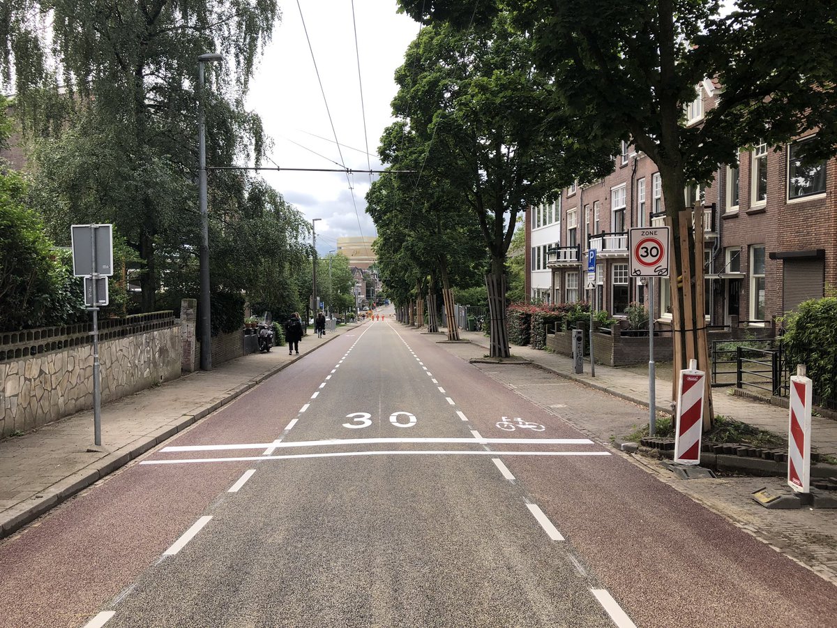 MaikelWelmers's tweet photo. Afgelopen week @Roelofsgroep #asfalt aangebracht op Paul Krugerstraat & Cronjéstraat @gemeentearnhem #modificatie in #tussenlaag #deklaag #naadloos #warminwarm #specialistenindeinfra https://t.co/uShxUetBws