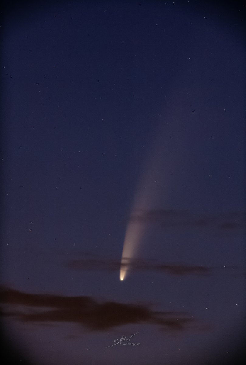 SeVoSpace's tweet image. Just a single frame and the stacked version of 101 frames.

#neowise #comet #tail #sky #astronomy