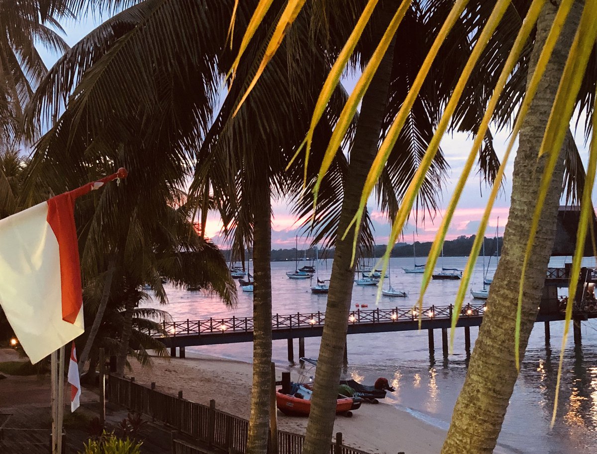sarahcottle's tweet photo. Almost unchanged for 25 years ❤️ Changi Sailing Club will always have a place in my heart #ThingsIWillMiss #Singapore #70sMenu https://t.co/3pYvnysHxg