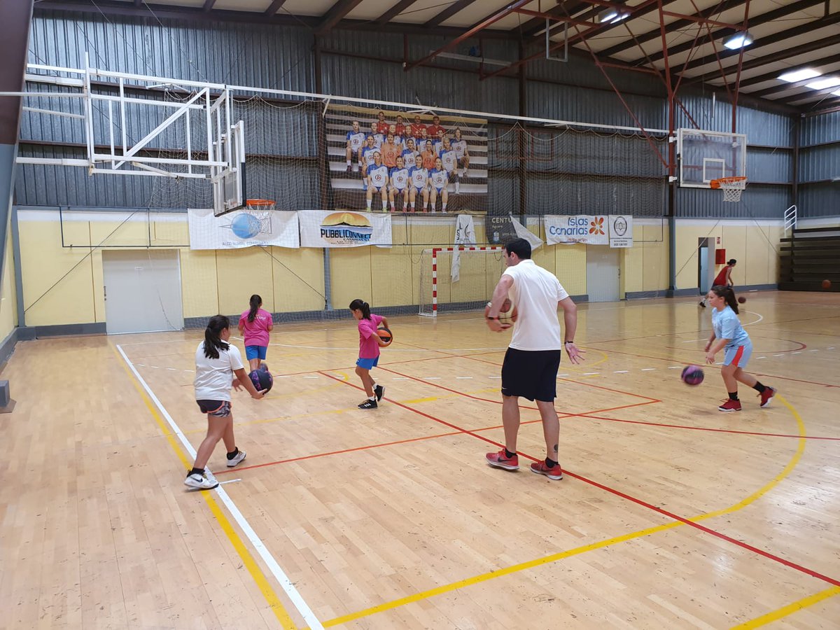 TenerifeCentral's tweet photo. Nos preparamos para la segunda semana de las Jornadas de Tecnificación⛹🏻‍♀️⛹🏻‍♂️

➡️Aún quedan algunas plazas disponibles💥

INSCRÍBETE‼️🏀 https://t.co/GmHWM1aML5