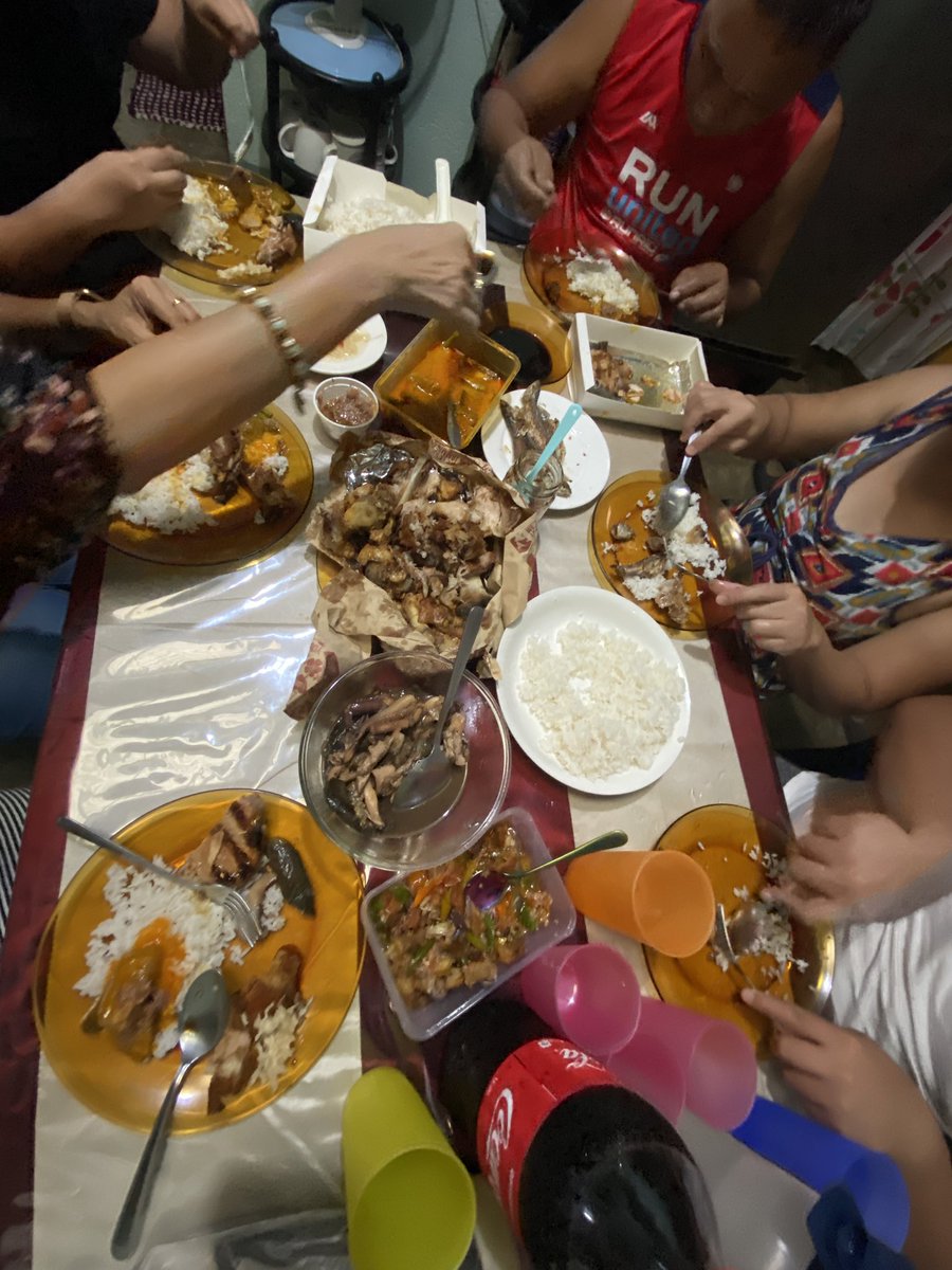 mercemarie's tweet photo. Grabe po. Super appreciated ko lahat ng efforts to surprise/cheer me on today. Pero puro pagkain ang trend, cyst. Deliks. FYI, tumatanggap din po ako ng school supplies (bright yellow highlighters, red ballpens, F4 sized 80gsm bondpaper). Charot haha labyuol #boardops ππ»βπ»ππ»βπ» https://t.co/LQXiE9y1NB