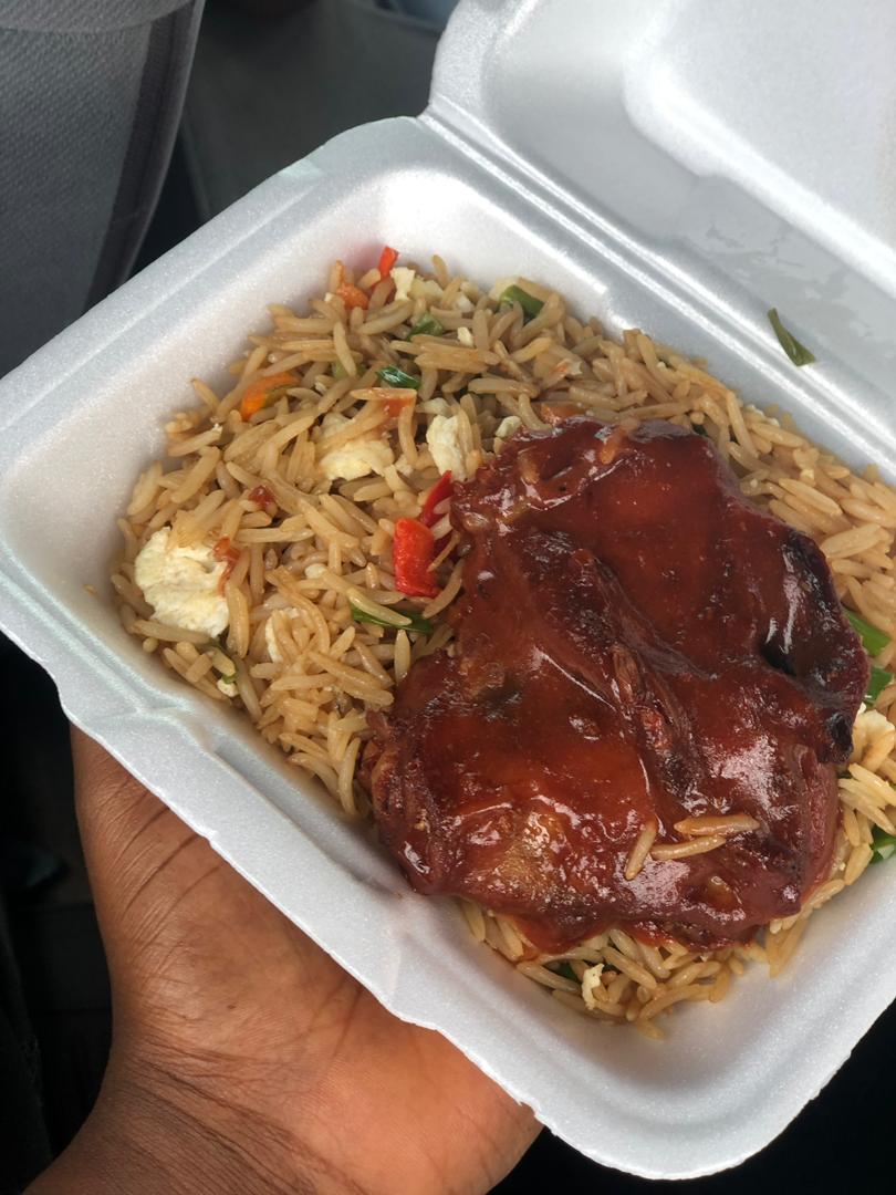 lKOGBONNA's tweet photo. Delicious N500 food for the weekend. 
 A nice plate of rice and Chicken to make the weekend jolly isn't a bad idea.  #ThePlaceWeekendXFootball https://t.co/5sHpqTcos5