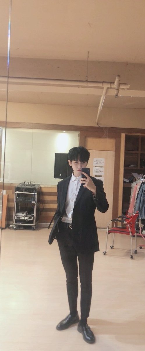 TARGET7_K's tweet image. #로이 데뷔 900🎉✨!!
여러분.. 벌써 저희가 데뷔한지 900일이래요...
어머낫... 빠르닷 ㅋㅋ
아름답고 소중한 추억들을 많이 만들어주셔서 감사합니닷!!🥺 우리 워니 최고💕
앞으로도 함께해요 ㅎㅎ

🤣과거 사진 모은 건데 이렇게 보니 그냥 머리 변천사 ㅋㅋ