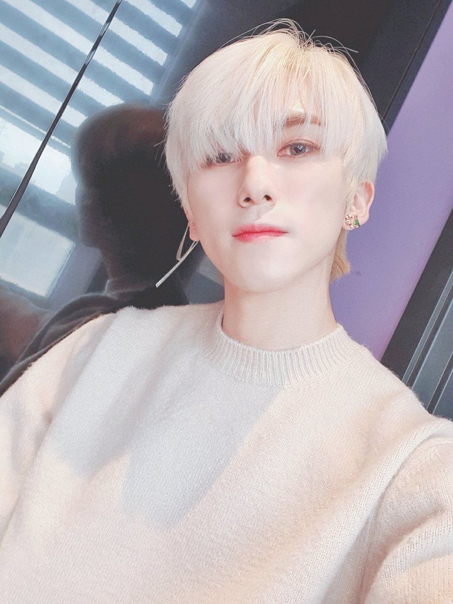 TARGET7_K's tweet image. #로이 데뷔 900🎉✨!!
여러분.. 벌써 저희가 데뷔한지 900일이래요...
어머낫... 빠르닷 ㅋㅋ
아름답고 소중한 추억들을 많이 만들어주셔서 감사합니닷!!🥺 우리 워니 최고💕
앞으로도 함께해요 ㅎㅎ

🤣과거 사진 모은 건데 이렇게 보니 그냥 머리 변천사 ㅋㅋ