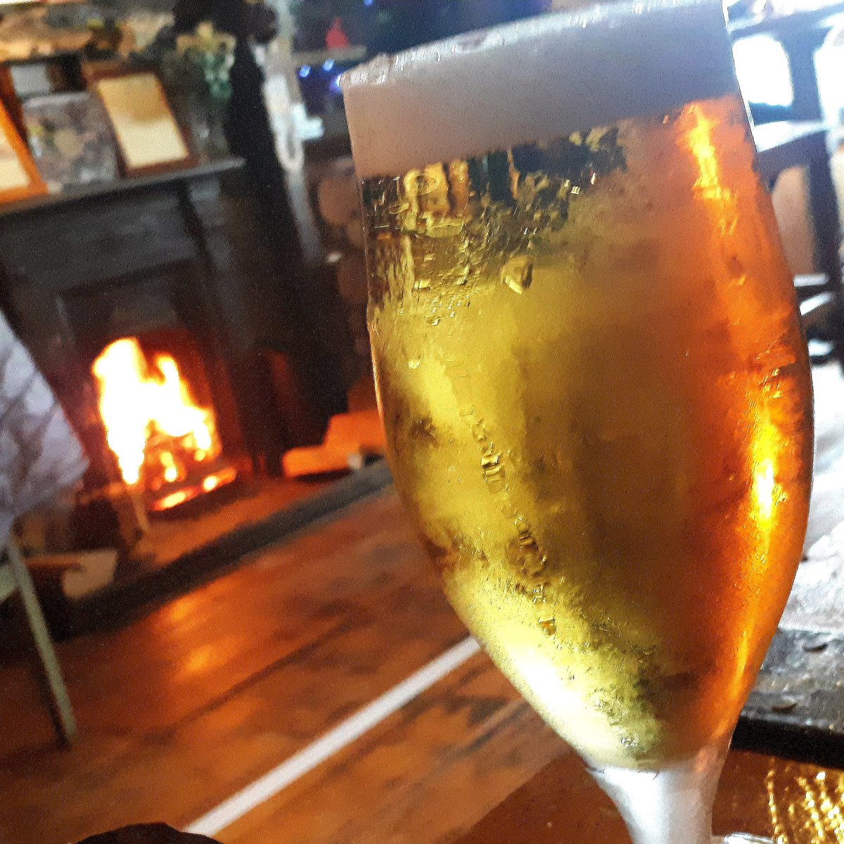 Saturday is here a bit chilly in the air and a week since we re opened 😁
All running smooth here especially The Crafty Pale ...A Doubled hopped 6.2%abv packed with bags of Citra hops 🍻
Happy Saturday all have a great day wherever you land Xx

#thecraftybaa 
#baainthelakes