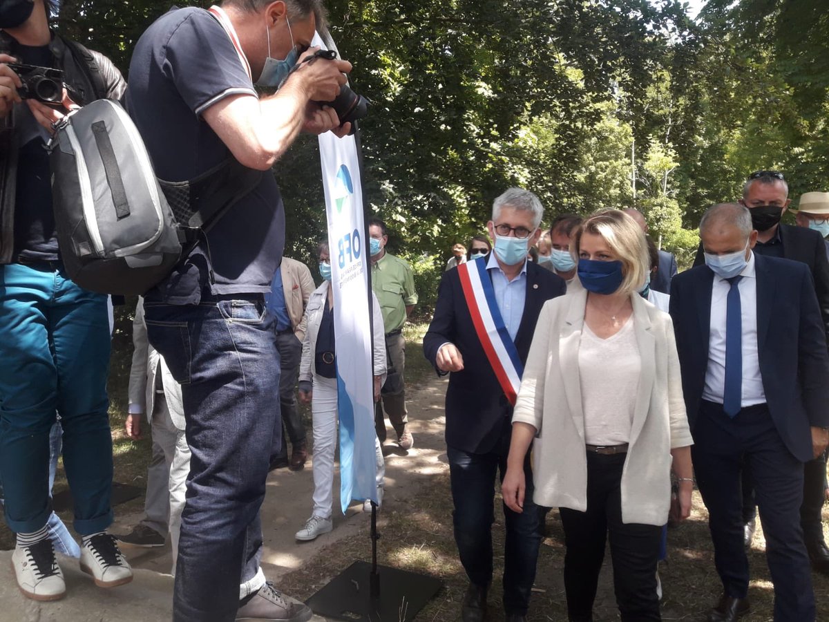 OFBiodiversite's tweet photo. En direct de la visite du site de #franchard dans la #foret de @VilledeFbleau en présence de @barbarapompili et de l’@ONF_Officiel pour le lancement de la campagne Été de la biodiversité https://t.co/MOQWKXbgGX