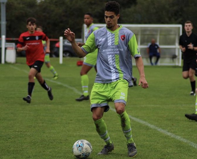 1st player to commit for next season was last season’s top goal scorer Kieran Kellman.

Scored 14 goals in 16 games including a hat trick against Willenhall in the county cup.

Massive coup for the club keeping him.

His words” it’s my club” ❤️

#UTR 🔴⚫️⚪️