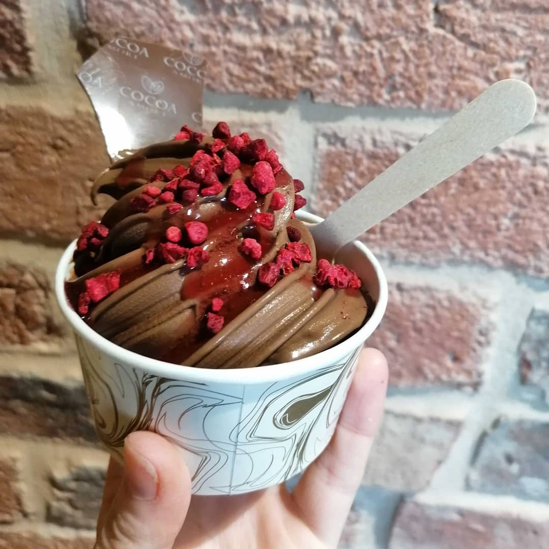 CocoaAmore's tweet photo. Gelato tubs to go at the @EngineYardBC! 🍨 Available in sizes Regular and Small (perfect for little ones)
Just choose your topping and your sauce, we've got plenty of options on our menu board 😍
#SayItWithCocoaAmore #cocoaamore #engineyard #gelato #chocolategelato #icecream https://t.co/nqjXG3qJbh