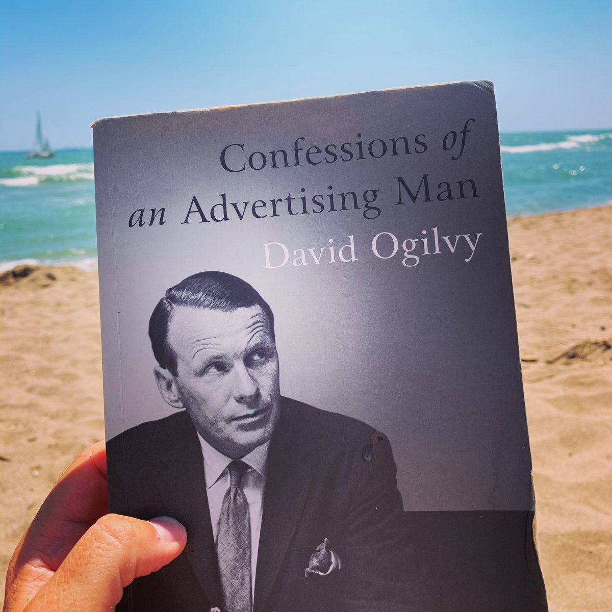 GonzzPerez's tweet photo. Such a pleasure diving your thoughs over again Mr Ogilvy. Always delighting... #ads #advertising #davidogilvy #books #summerreading https://t.co/hMVCmD4hvO