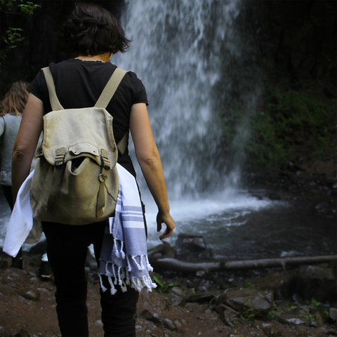 TurkishTowelCom's tweet photo. Heading out for a walk this weekend? This versatile Peshtemal makes a great travel companion. Just sayin'... https://t.co/griua9Zp17 https://t.co/CkKNyriZ90