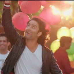 No one can be uncheered with balloons.When first time Abir appeared with red balloons n a sweet smile on his face..that bunch of red balloons n his magical smile spilled love n happiness among his fans.Shaheer Abir  @Shaheer_S  #ShaheerTheAbirReturns