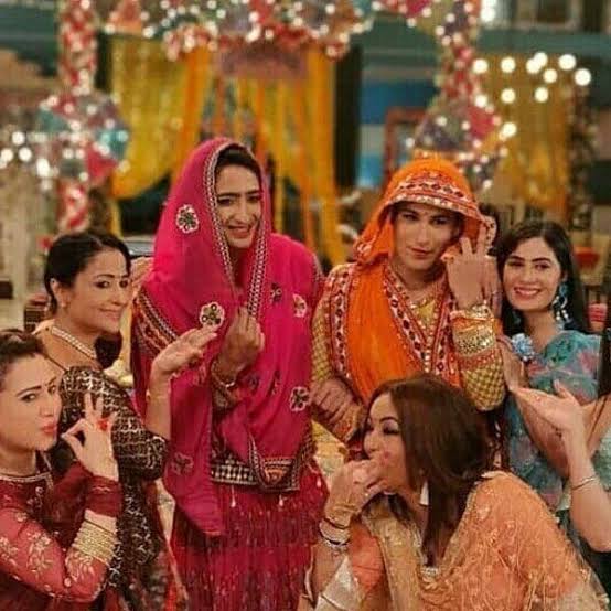 Disguised....husn ke hazar rang.First time Abir came on the screen as beautiful lajjo to surprise us. In this look he has given complex to so many beauties. Man, you've proven many times that you are incomparable.  @Shaheer_S #ShaheerTheAbirReturns