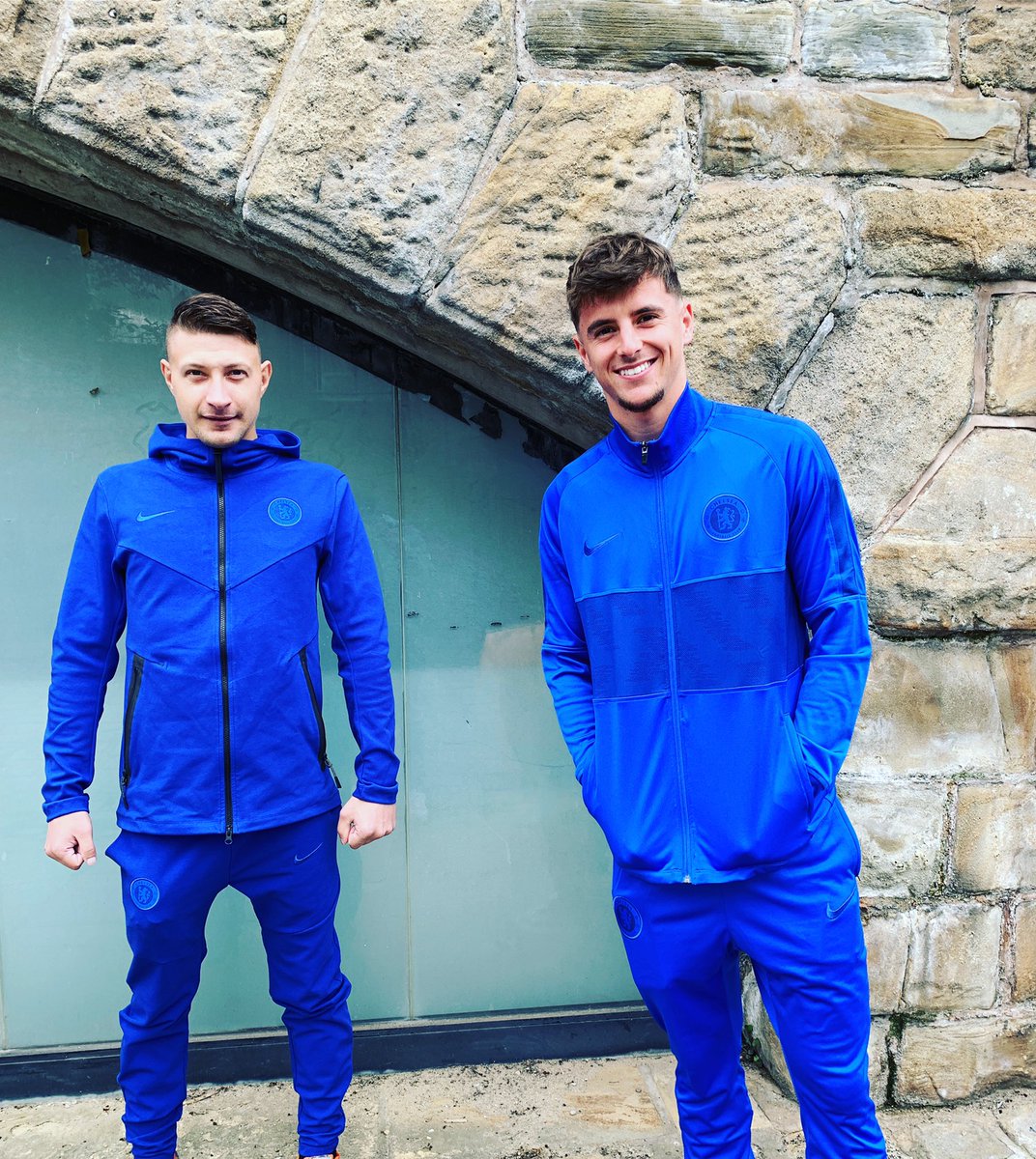 thegreatalexmas's tweet photo. Great to meet @masonmount_10 today a @ChelseaFC midfielder and England international a bright future ahead #ChelseaFC #chelseafcfan #football #Sheffield #london #Nike #sneakerhead #hypebeast #england #PremierLeague #masonmount @ellis_platten @classicshirts @dcfcofficial @Nike โฝ๏ธ https://t.co/3cEsPZSIZL