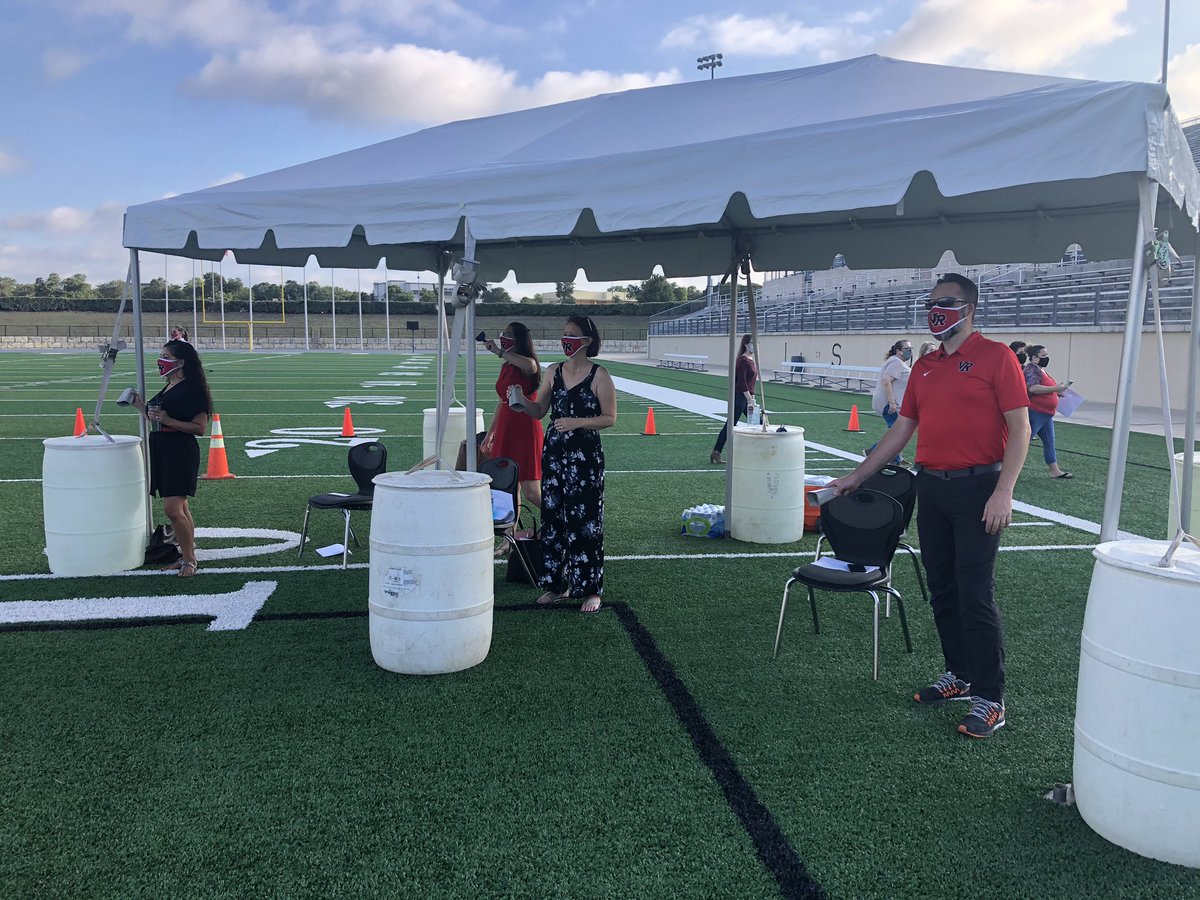 Shoutout to the “cowbell” cheering section of #1LISD graduation season. None other than the <a href="/LeanderISD/">Leander ISD</a> BOT!!