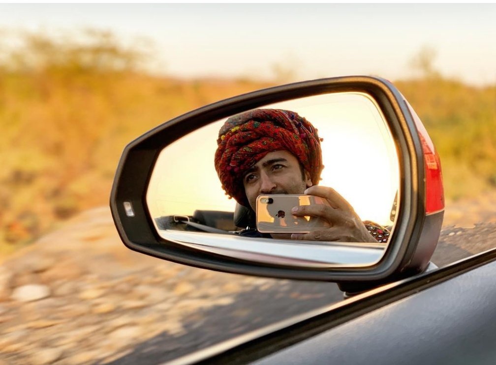 First sight of Shaheer as wanderer Abir....made viewers to fall in love with the character Abir Rajvansh in the very first episode. Shaheer's look as Abir is handsomeness personified.Shaheer Abir  @Shaheer_S  @StarPlus  #ShaheerTheAbirReturns