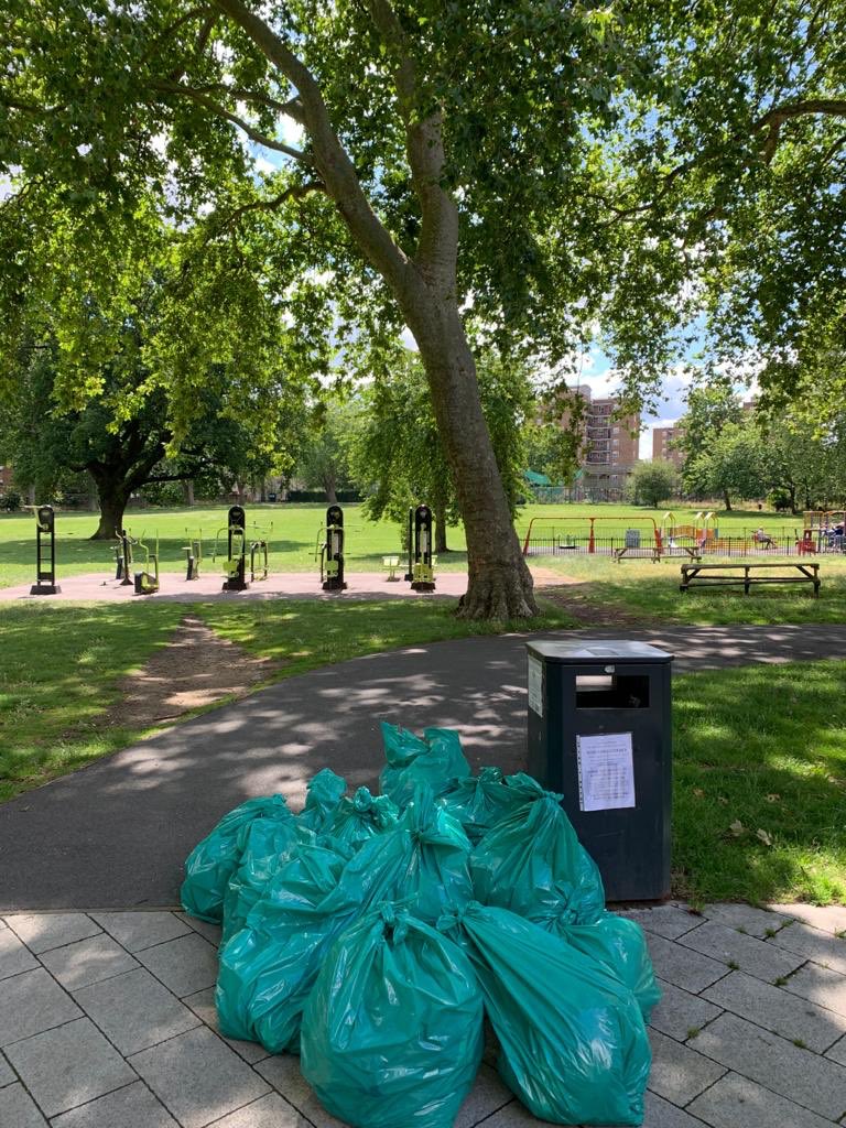 NormaSE26's tweet photo. A massive thank you to everybody who gave up their time for the Community Home Park Litter Pick this morning- the park was looking positively sparkling after all your hard work #lewisham #se26 #homeparklitterpick https://t.co/Ml3wcOM0gn