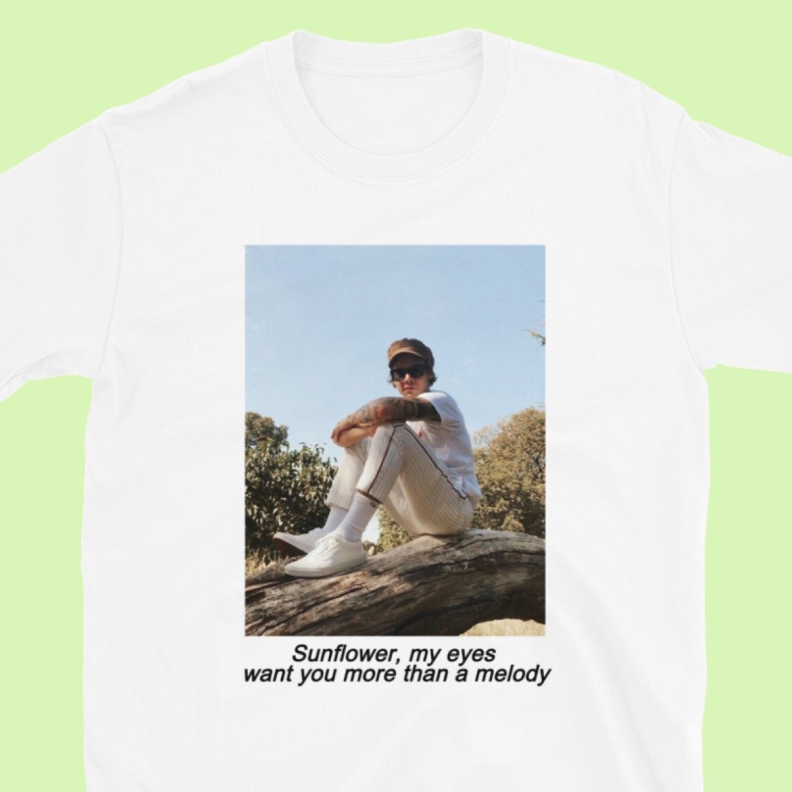 HarryStylesPal's tweet photo. 🌻 FLASH GIVEAWAY 🌻

One of you will win this Harry Styles t-shirt. This give away is open internationally and closes IN 48 HOURS. 

Rules:

🌟 must be following me
🌟 RT/like this tweet
🌟 tag a friend (optional)

GOODLUCK! ✨

Link to this t-shirt: https://t.co/sngQX0zGRq https://t.co/niGLZ9gekA