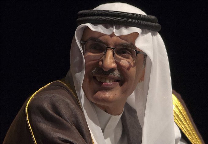 elbder1's tweet photo. يقول البدر :
يدها تضم الورد والورد مذهُول 
الله يعين الورد في كف يدها ♥️ https://t.co/n3Oz7GqCIT