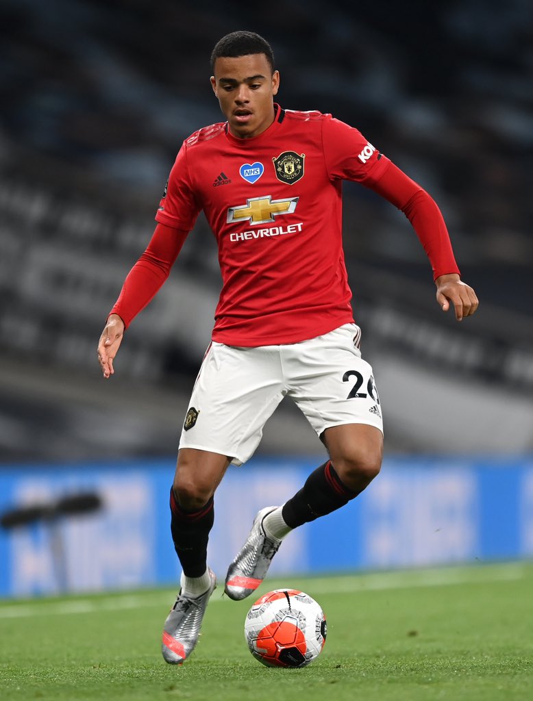 Wartawan bertanya ke Ayah Greenwood:

“Pak, kenapa Greenwood bisa jago banget ya?”

Ayah Greenwood:

“Hahaha. Tentu saja. Because he is Mason.” 😎