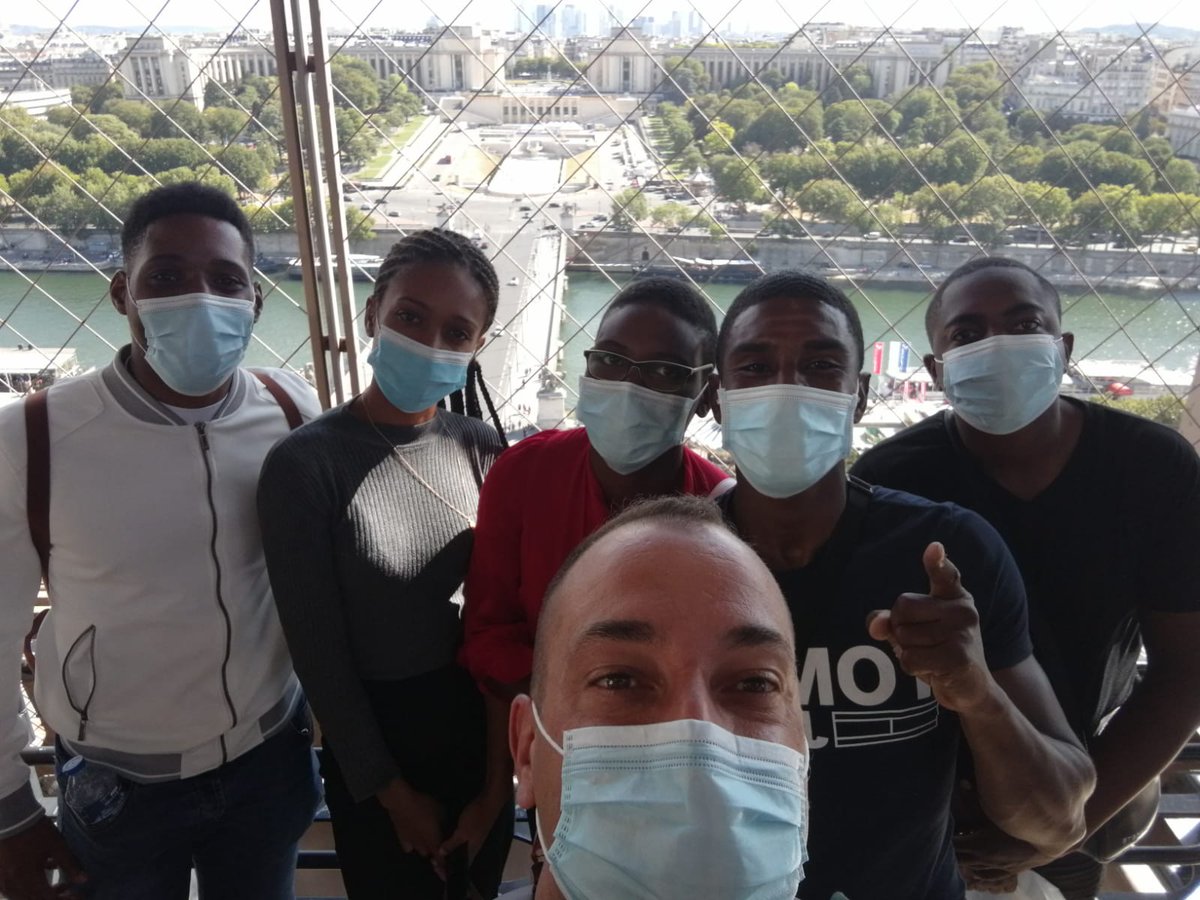 SMA_Outremer's tweet photo. #teamMartinik profite de son séjour parisien pour visiter la #tourEiffel et faire une promenade en bateau mouche. Mardi, les jeunes du @RSMA972 seront au #14Juillet2020 
@Prefet972 @SMA_Outremer https://t.co/JRxDNHPMBQ